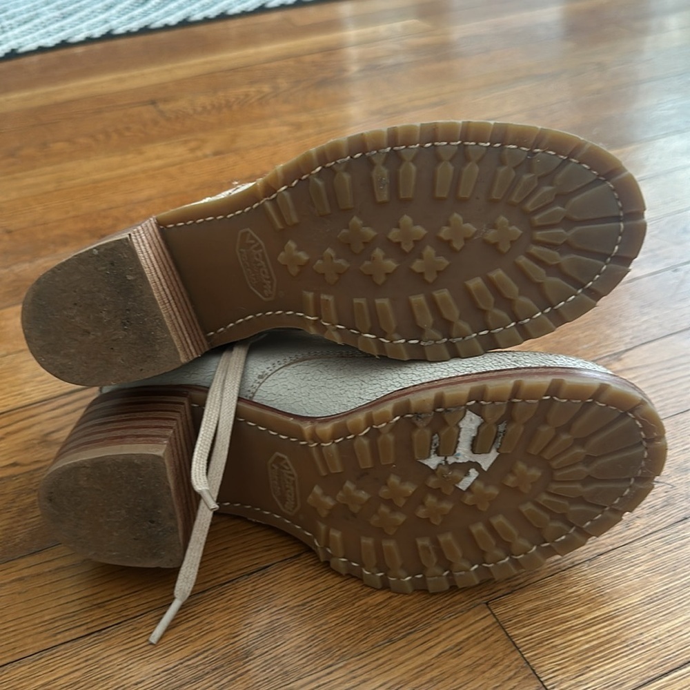 FRYE - Picture 5 of 6